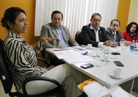 Secretária Goreth Garcia recebe vereadores